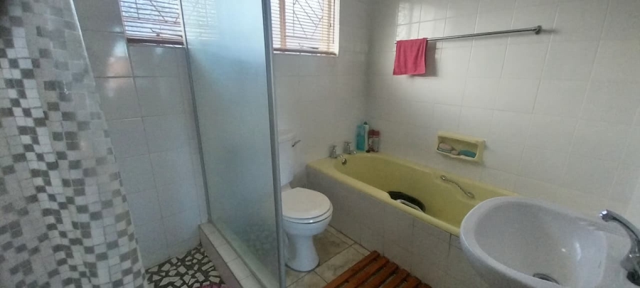4 Bedroom Property for Sale in Amalinda North Eastern Cape
